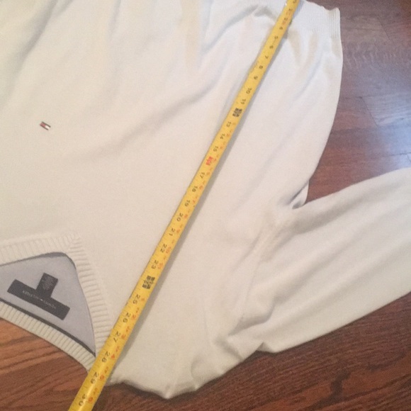 Tommy Hilfiger light blue men’s Vneck sweater NWOT - Picture 8 of 8